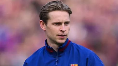 Why is de Jong not playing today for Barcelona vs Newcastle?