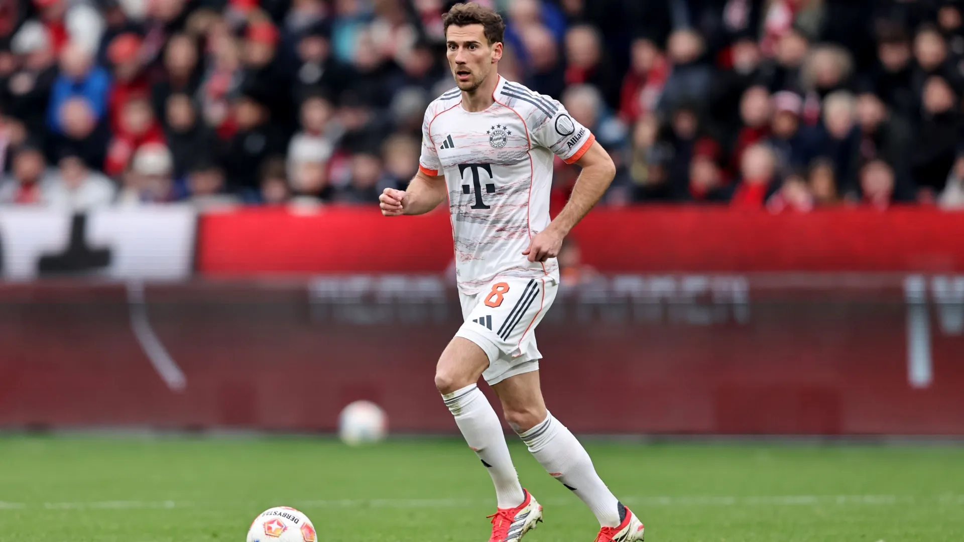 Leon Goretzka of Bayern runs with the ball during the Bundesliga match in 2026 (Source: Christof Koepsel/Getty Images)