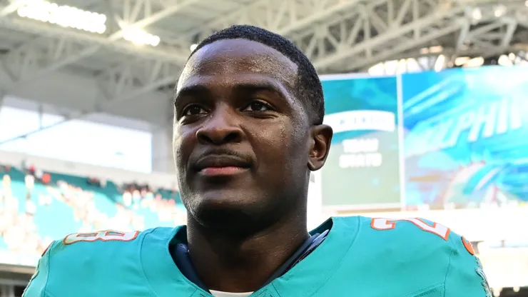 De'Von Achane running back of the Miami Dolphins