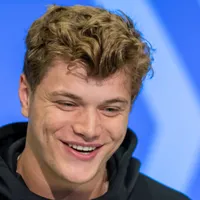 Vikings sign Carson Wentz for QB room with J.J. McCarthy