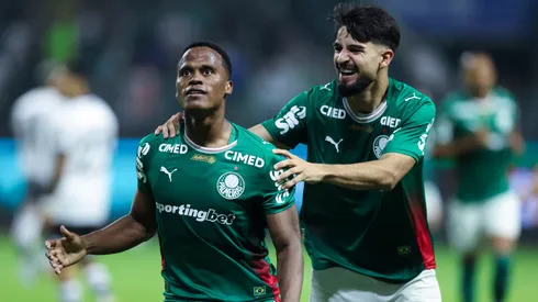 John Arias of Palmeiras celebrates with his teammate José Manuel López