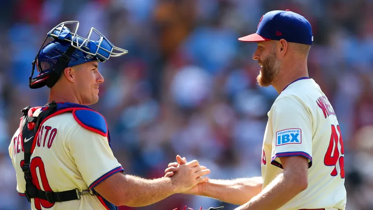 Zack Wheeler celebrates with J.T. Realmuto