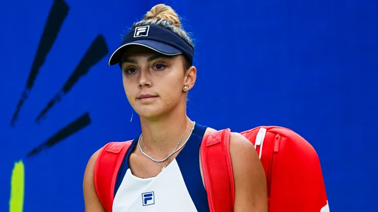 Jaqueline Cristian arrives on court during day four of the 2026 Adelaide International.