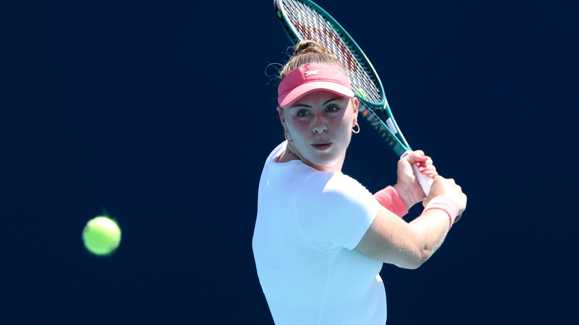 Talia Gibson returns a shot to Iva Jovic on Day 6 of the Miami Open (Source: Matthew Stockman/Getty Images)