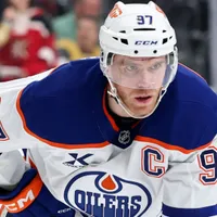 Connor McDavid hits 400 goals, reaches 1,200 points in Oilers win vs Mammoth
