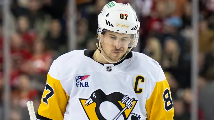 Sidney Crosby #87 of the Penguins looks on against the Flames.