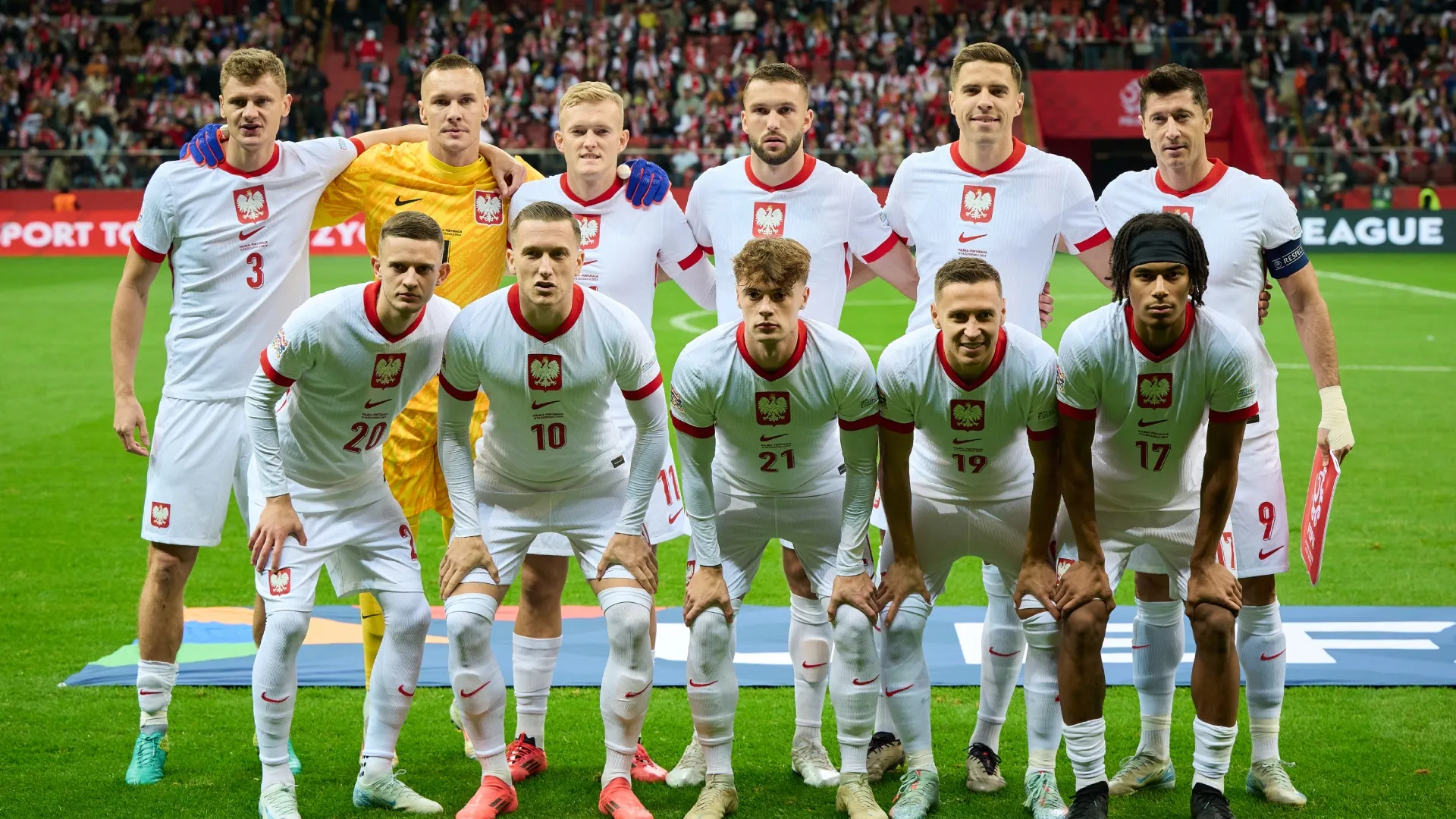 Poland players during the UEFA Nations League 2024/25 League A Group A1 match (Source: Rafal Oleksiewicz/Getty Images)