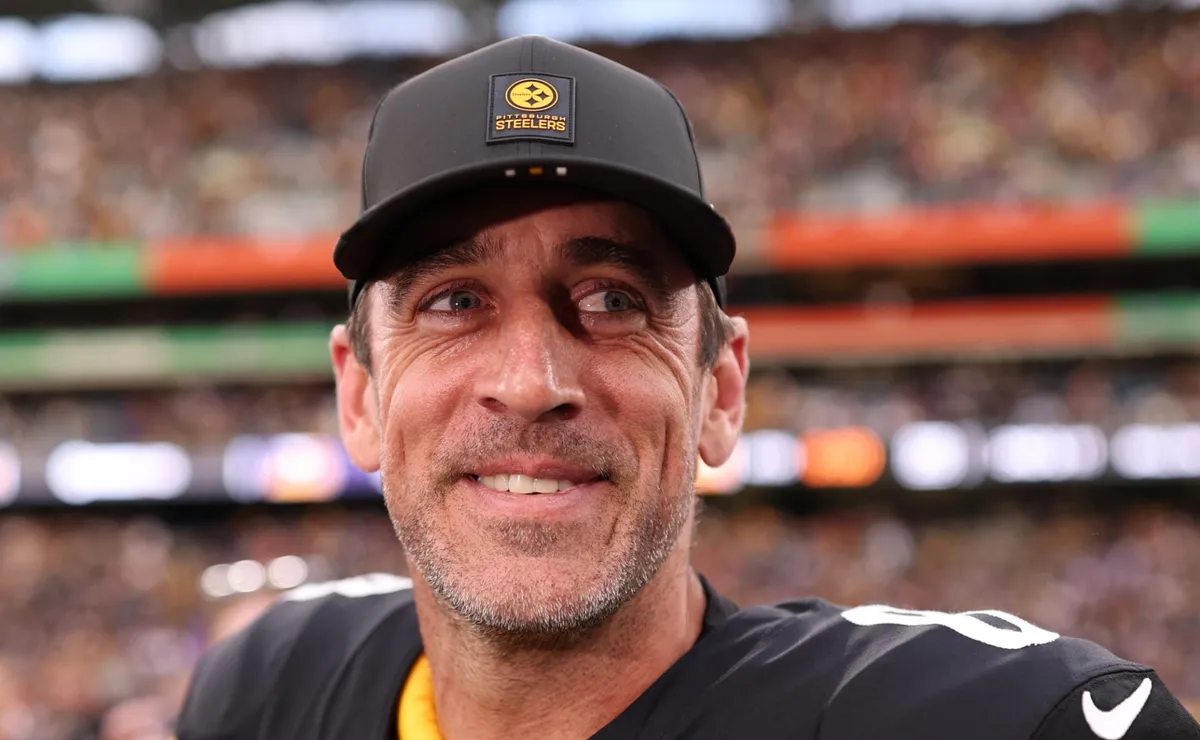Aaron Rodgers' Steelers future reportedly uncertain as 2026 decision ...