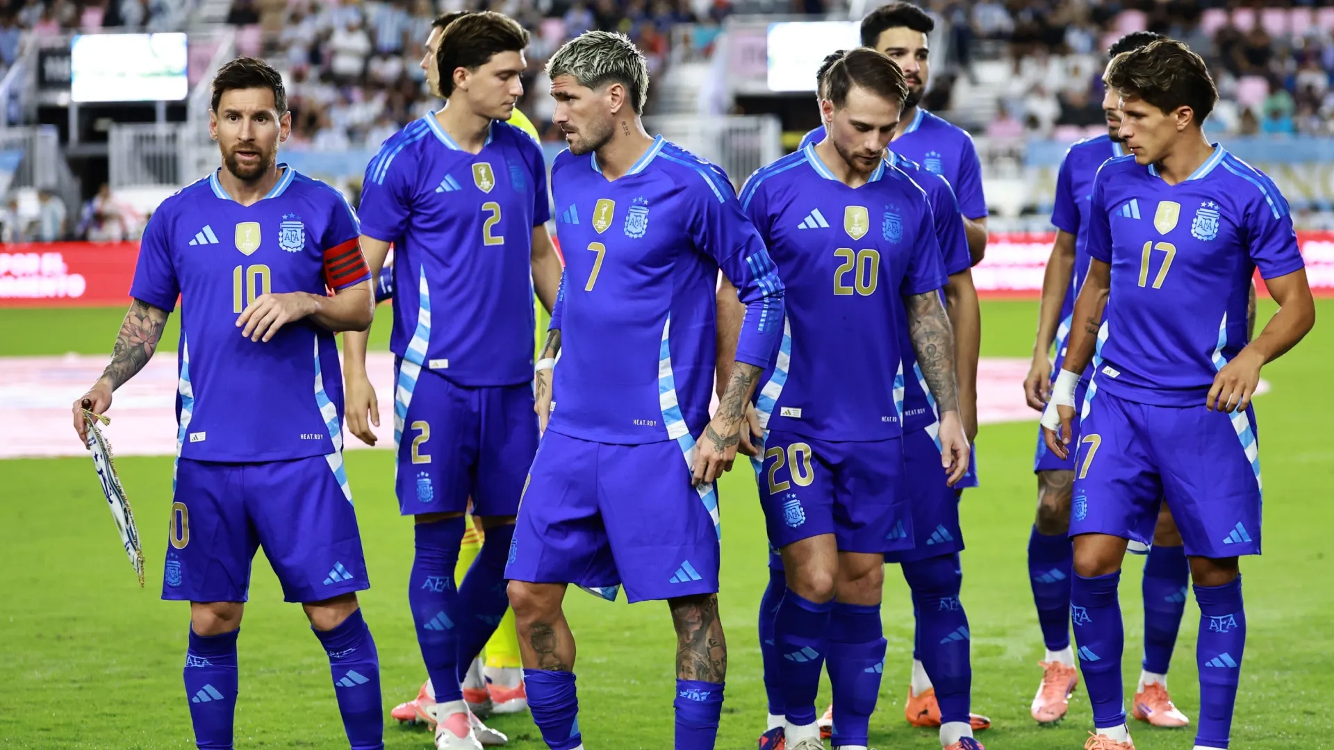 Lionel Messi and his teammates of Argentina during an International Friendly match in 2025 (Source: Carmen Mandato/Getty Images)