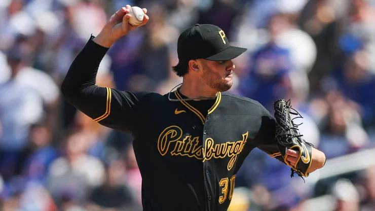 Paul Skenes #30 of the Pirates pitches during the first inning against the Mets.