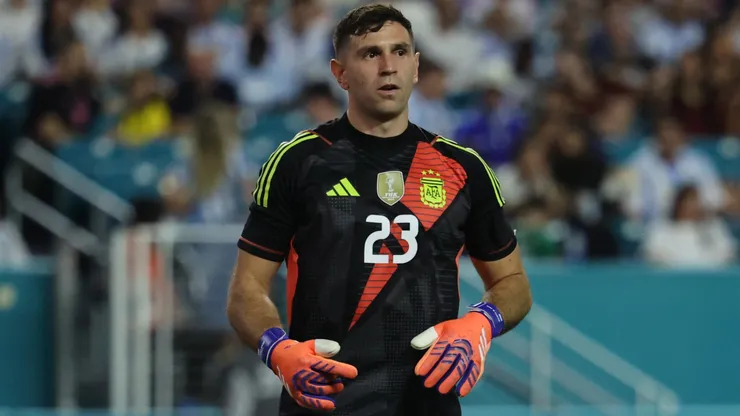 Emiliano Martinez of Argentina