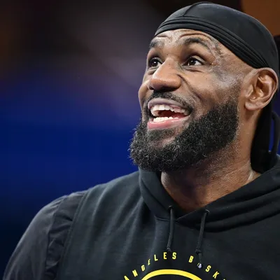 LeBron James shows support as Arizona reaches Final Four