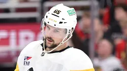 Erik Karlsson with the Penguins