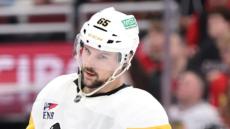 Erik Karlsson with the Penguins