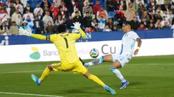 Luis Palma of Honduras and Pedro Gallese of Peru.