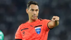 Referee Facundo Tello.