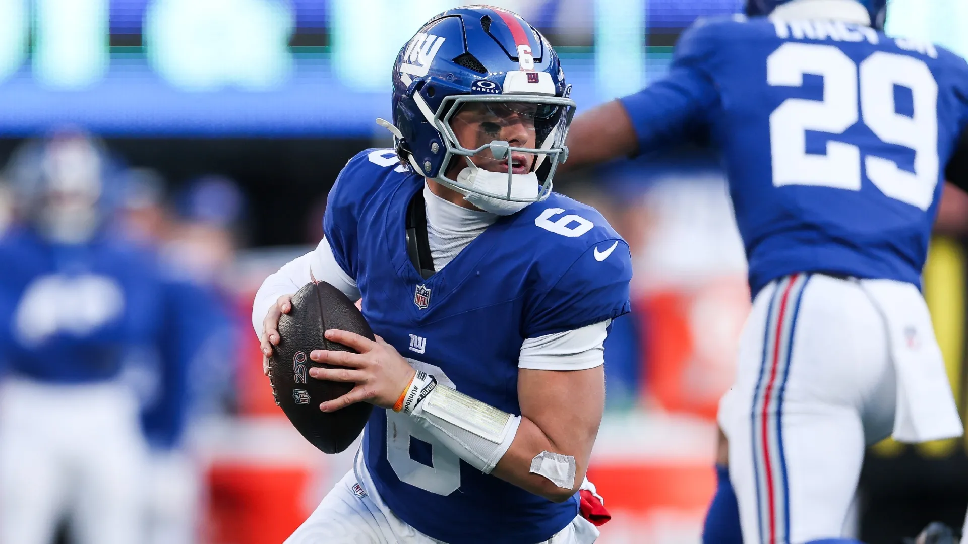 Jaxson Dart #6 of the New York Giants