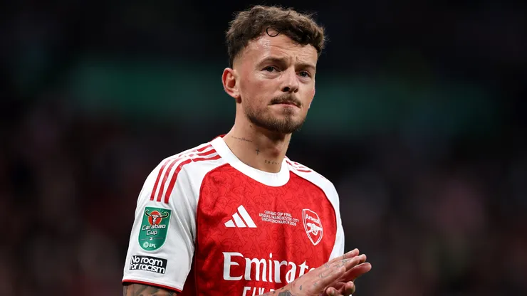 Ben White of Arsenal applauds the fans during the Carabao Cup Final match in 2026.