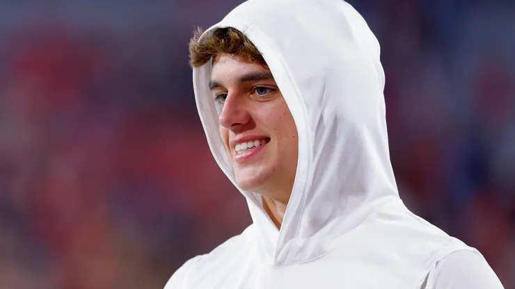 Arch Manning #16 of the Texas Longhorns.