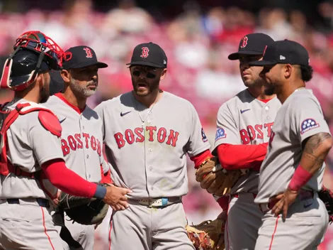 Alex Cora reacts to ‘sell the team’ chants with honest take