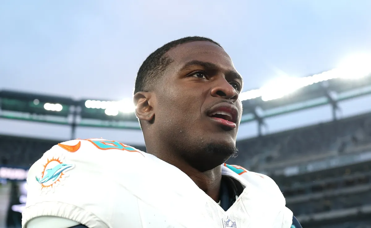 De'Von Achane skips first day of Dolphins' offseason program, but Jeff ...