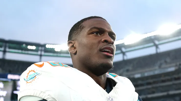 De'Von Achane #28 of the Miami Dolphins at MetLife Stadium