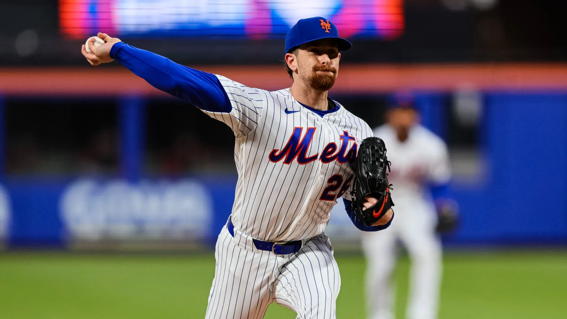 Nolan McLean #26 of the Mets throws a pitch against the Diamondbacks . Caean Couto/Getty Images