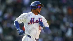 Jorge Polanco #11 of the New York Mets runs.