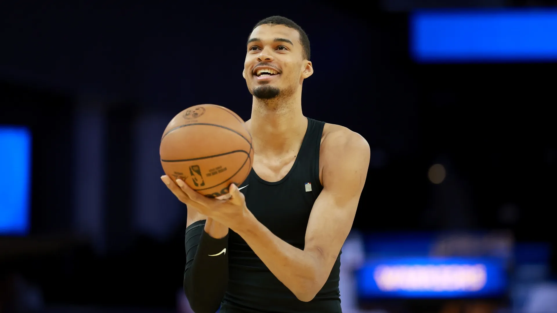 Victor Wembanyama of the San Antonio Spurs warms up before a game in 2026 (Source: Ezra Shaw/Getty Images)