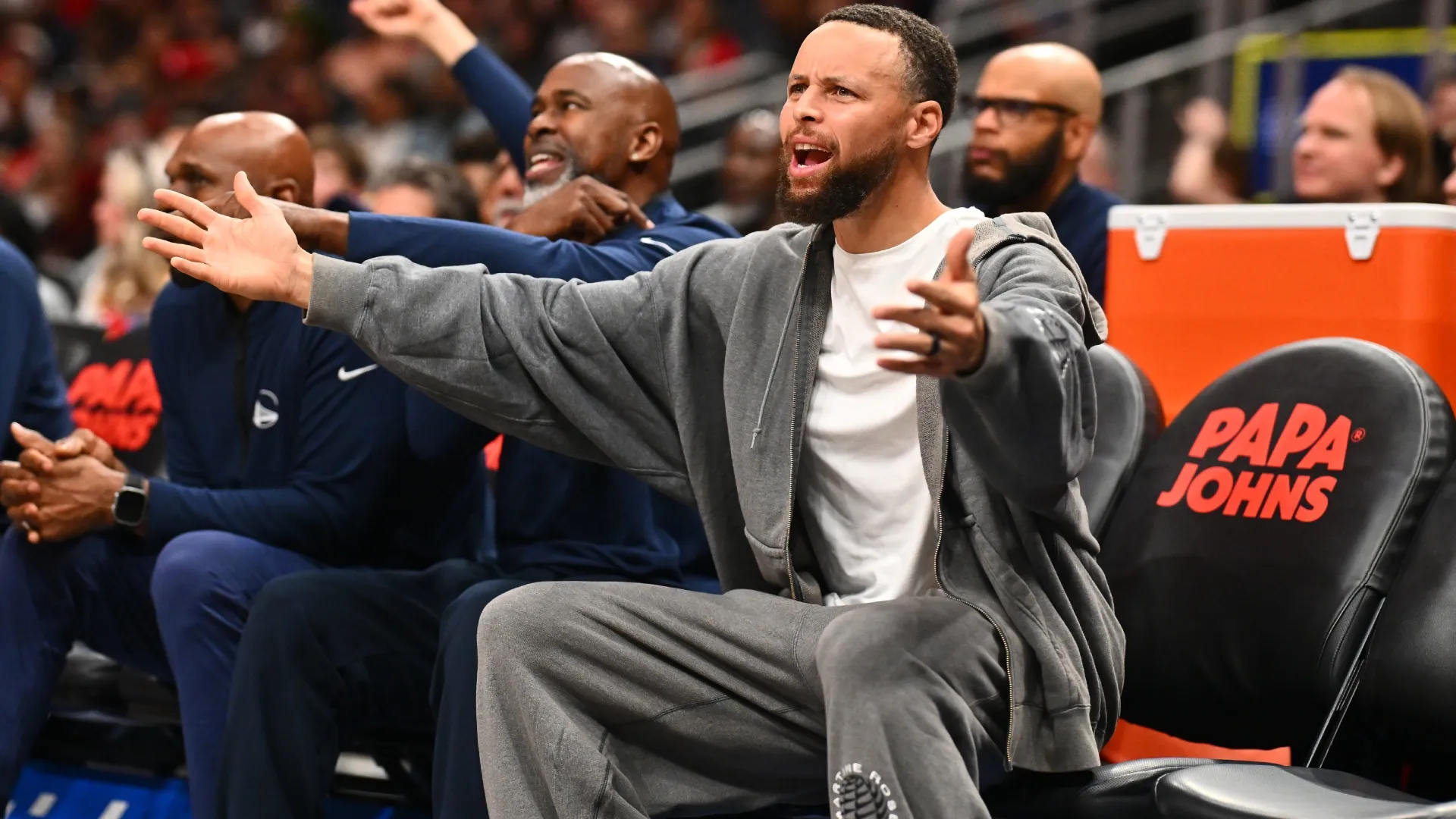 Stephen Curry #30 of the Warriors reacts from the bench in 2026 (Source: Paras Griffin/Getty Images)