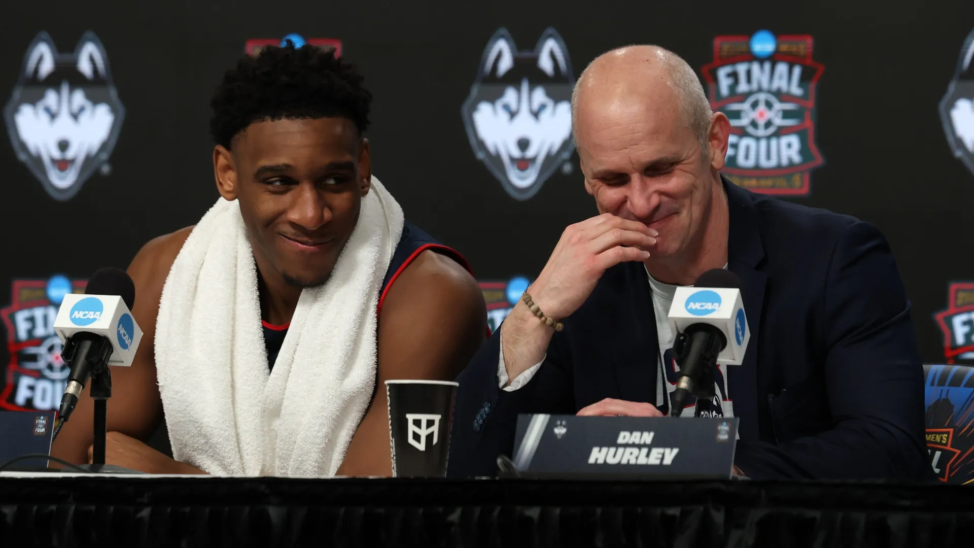 Dan Hurley with Tarris Reed Jr