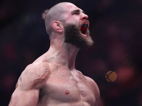 Why are Jiri Prochazka and Carlos Ulberg fighting for a vacant belt at UFC 327?