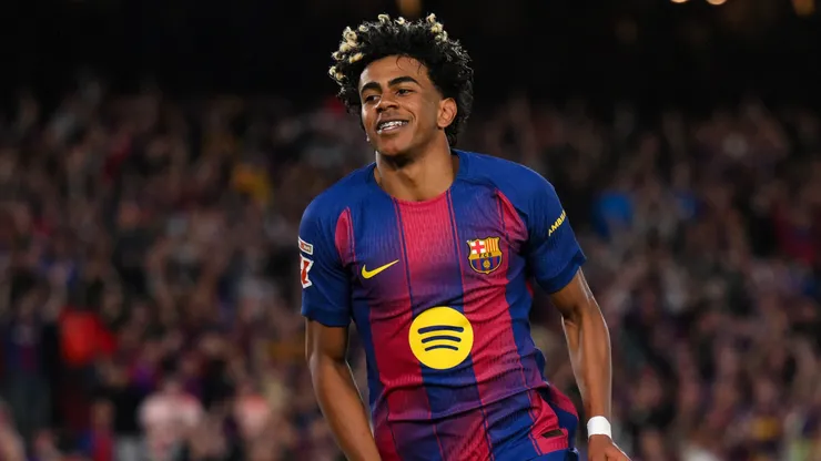 Lamine Yamal of FC Barcelona celebrates.