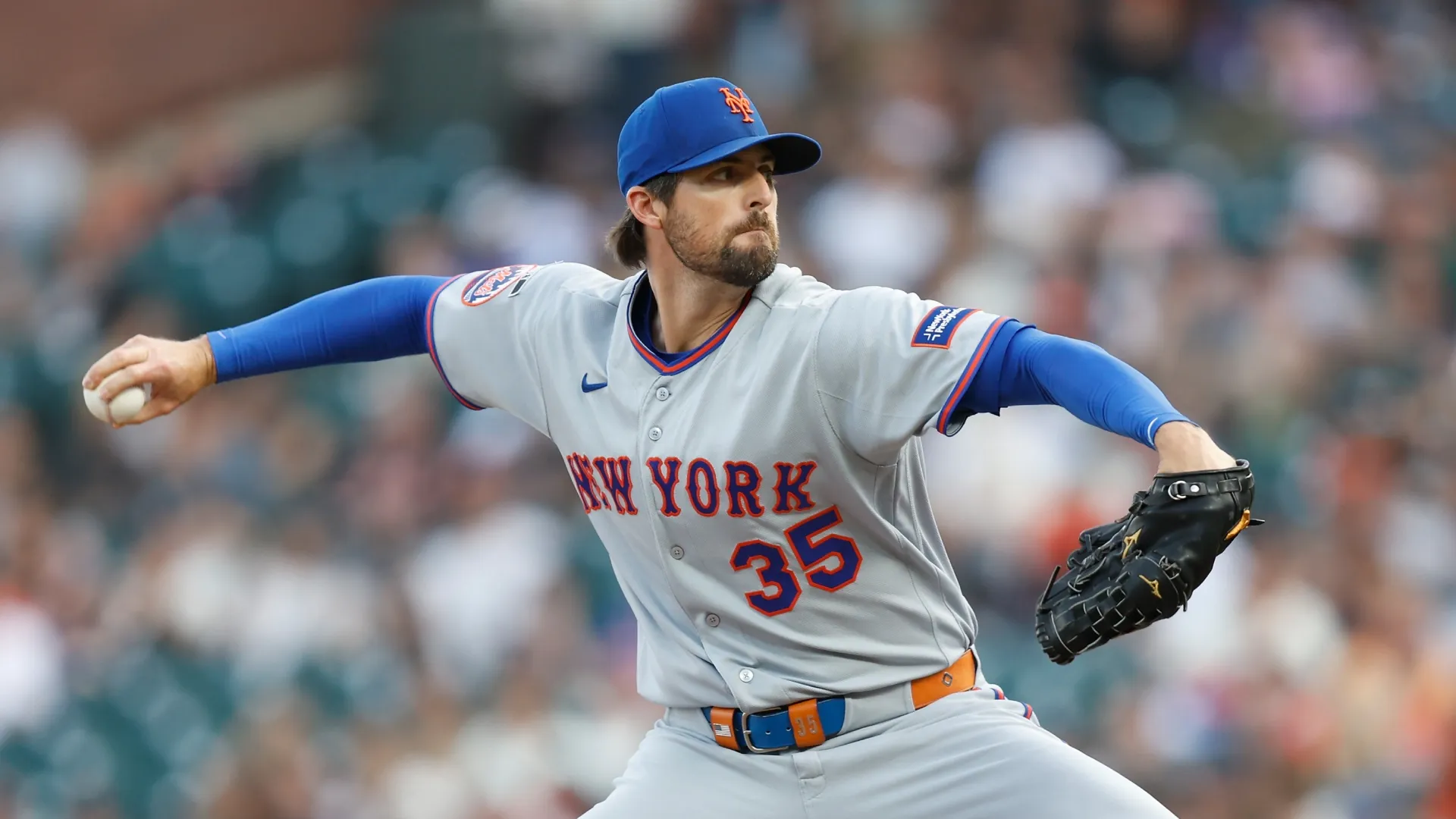 Clay Holmes pitching with the Mets