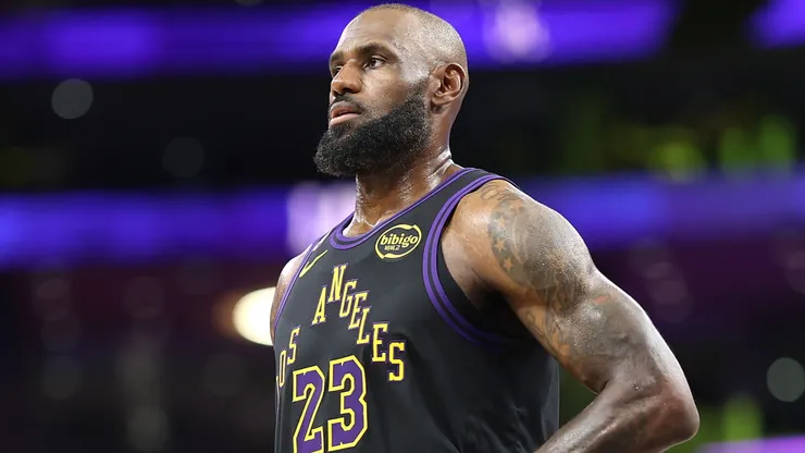 LeBron James #23 of the Los Angeles Lakers looks on.