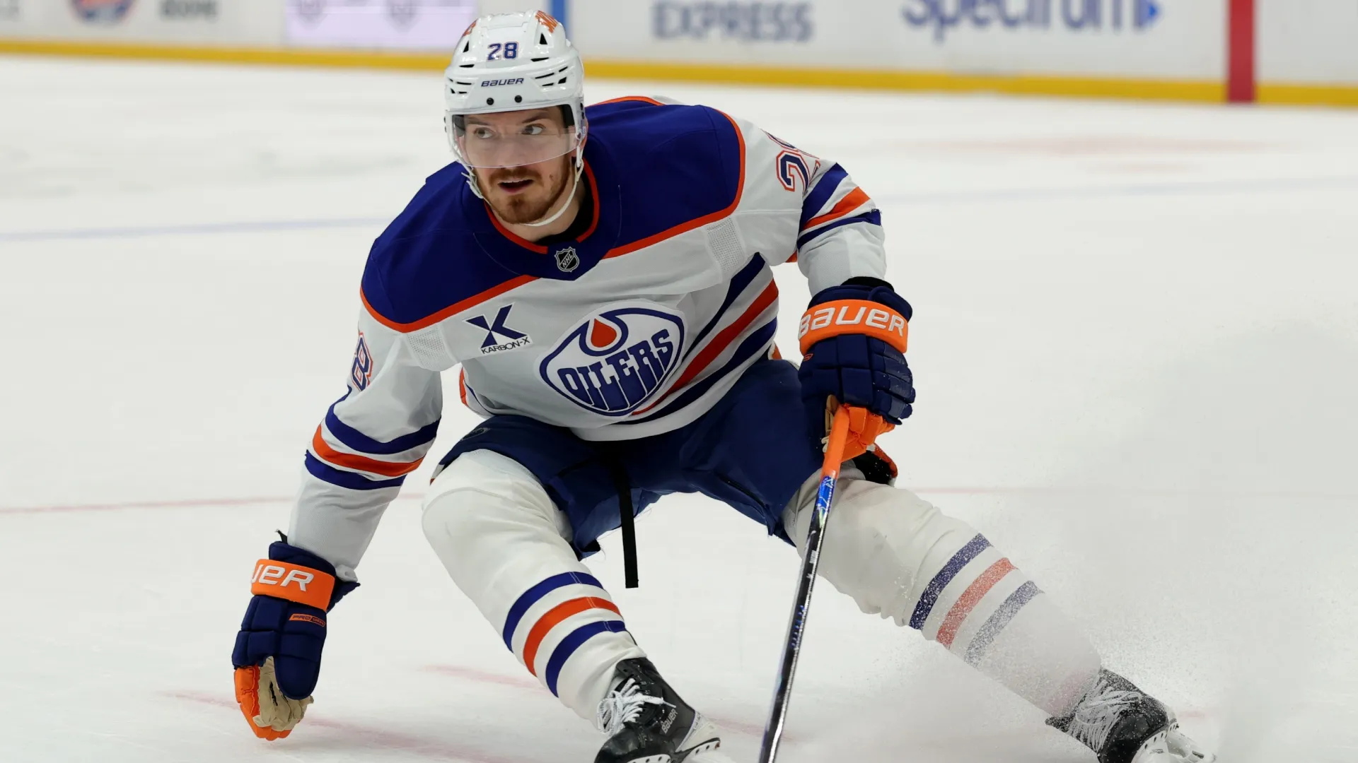 Jack Roslovic #28 of the Oilers forechecks during a 1-0 loss to the Los Angeles Kings (Source: Harry How/Getty Images)