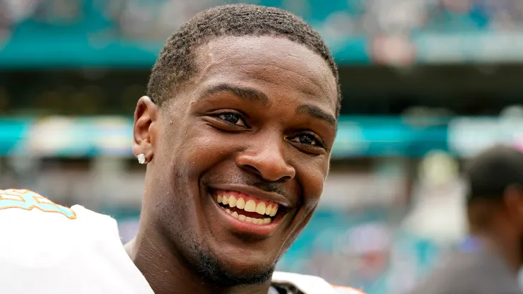 De'Von Achane running back of the Miami Dolphins
