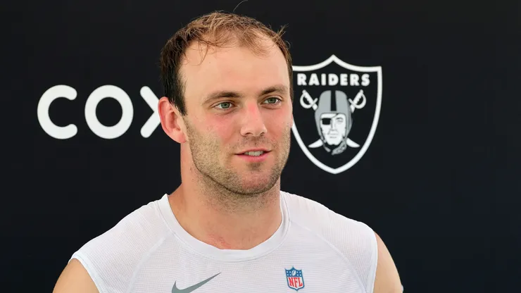 Brock Bowers #89 of the Las Vegas Raiders