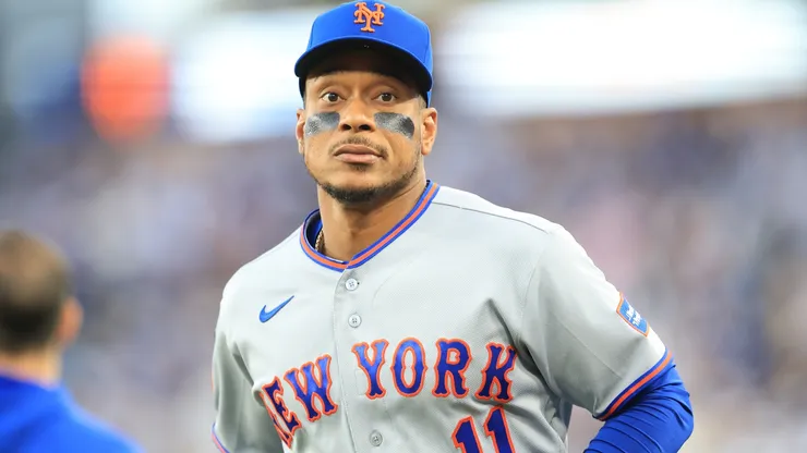Jorge Polanco #11 of the Mets looks on during a game against the Dodgers.