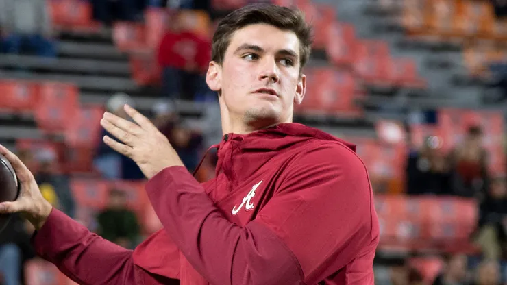 Quarterback Ty Simpson #15 of the Alabama Crimson Tide
