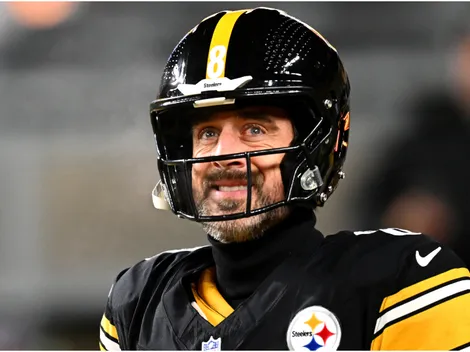 Steelers eye Beck but hope Rodgers returns