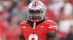 Arvell Reese looks on against the Indiana Hoosiers in the 2025 Big Ten Football Championship.