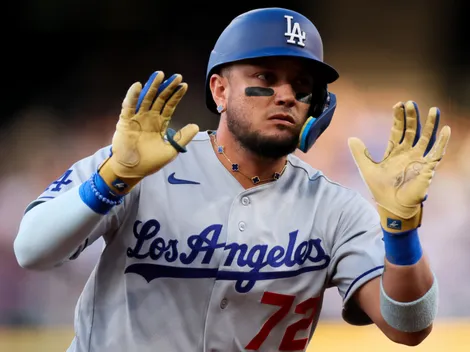 Miguel Rojas hits emotional 1,000th MLB milestone