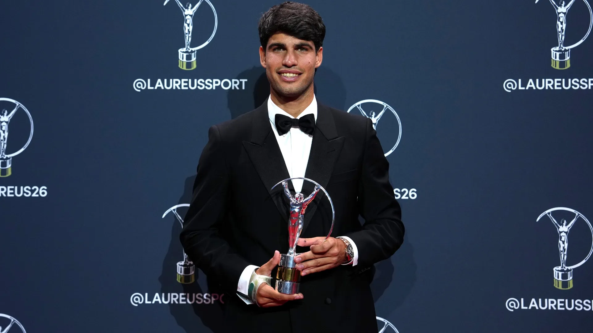 Carlos Alcaraz with Laureus award