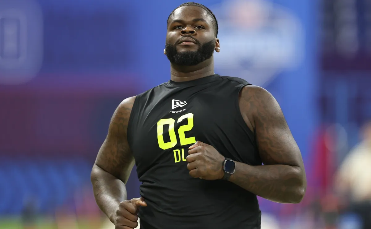 Caleb Banks' profile: Who is the defensive tackle? Age, height, career ...