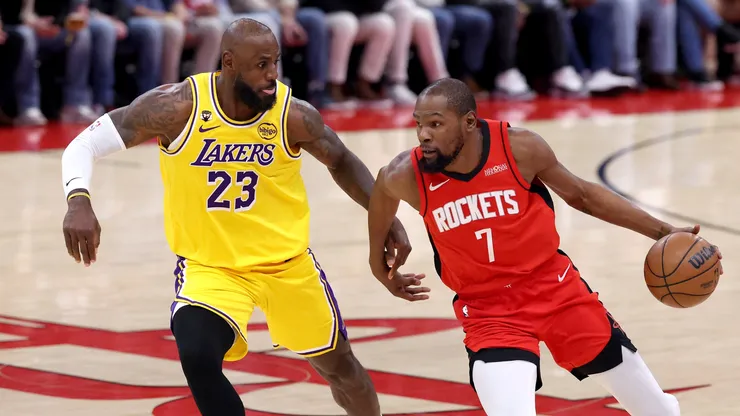 LeBron James #23 of the Los Angeles Lakers defends Kevin Durant #7.