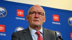 Lindy Ruff of the Buffalo Sabres at KeyBank Center