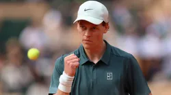 Jannik Sinner celebrates a point.