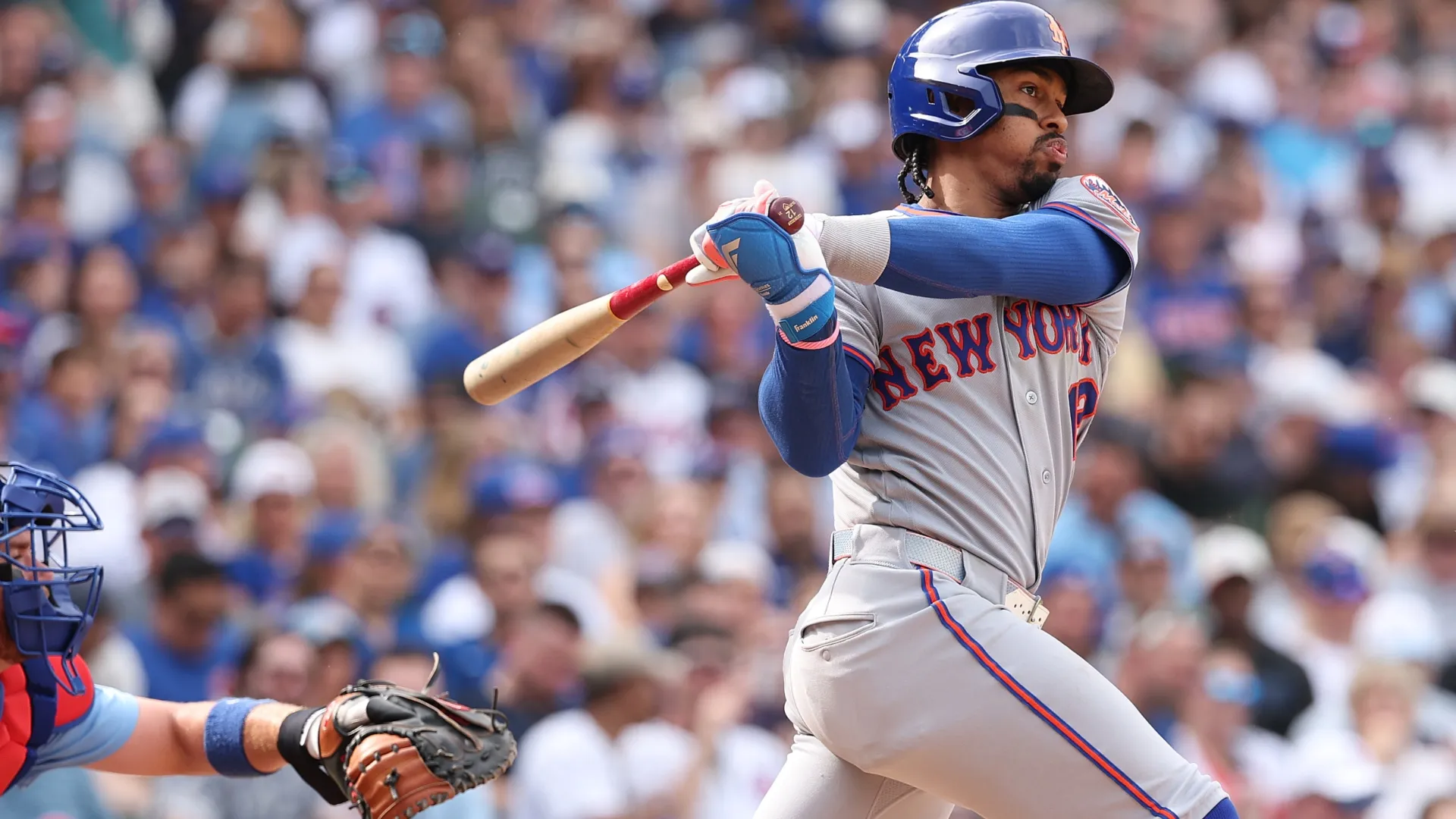 Francisco Lindor #12 of the Mets at bat against the Cubs. Michael Reaves/Getty Images