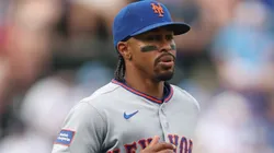 Francisco Lindor #12 of the Mets looks on against the Cubs.